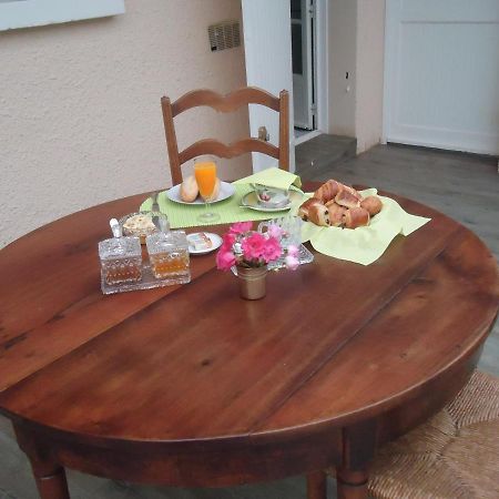 Bed and Breakfast A La Cerisaie Carignan-de-Bordeaux Экстерьер фото